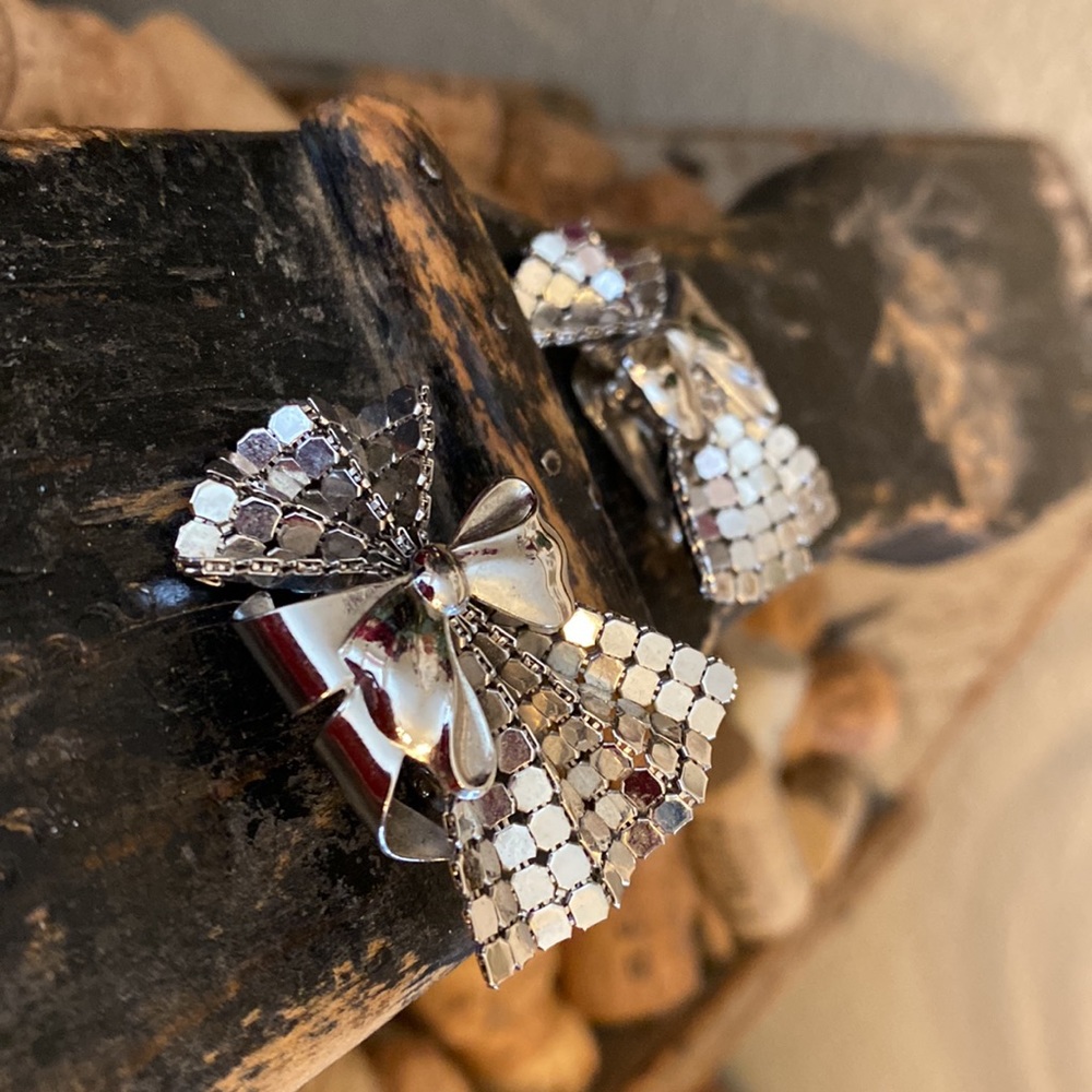 Vintage Metal mesh Flip back earrings - Picture 4 of 4